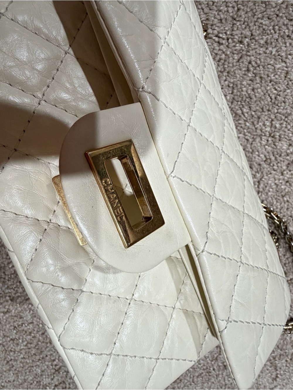 CHANEL Aged Calfskin Quilted 2.55 Reissue 224 Flap Ivory - Picture 7 of 16
